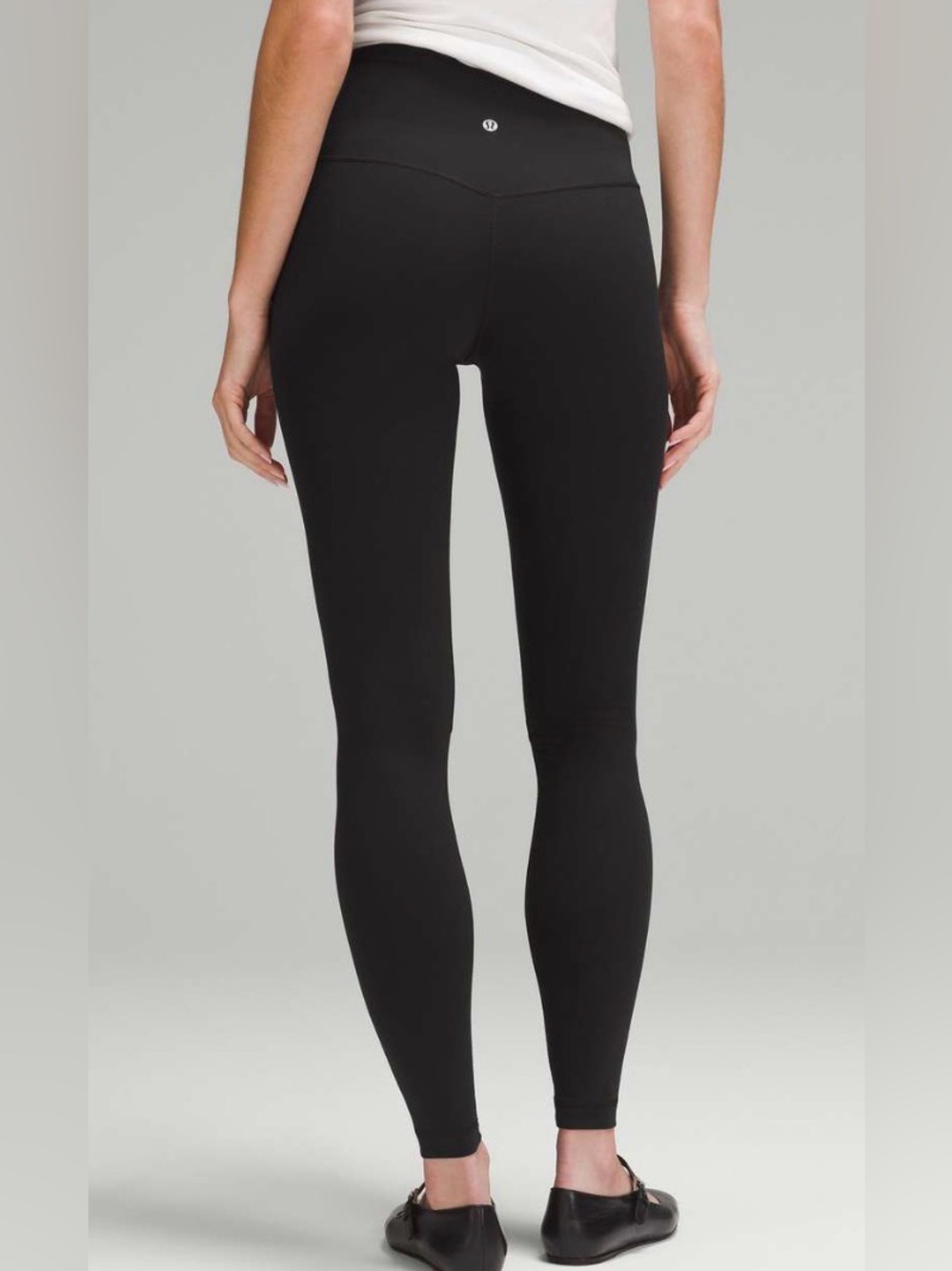 Lululemon Align High-Rise Pant 28"
Black Granite size 4